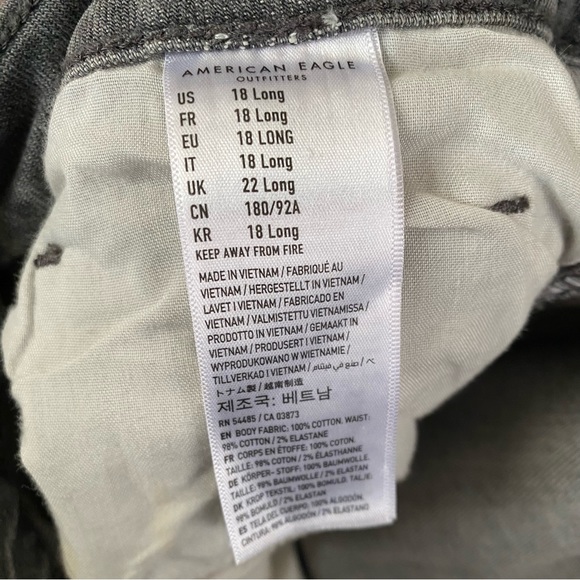 American Eagle Distressed Ripped Mom Jeans 18L - Picture 10 of 11